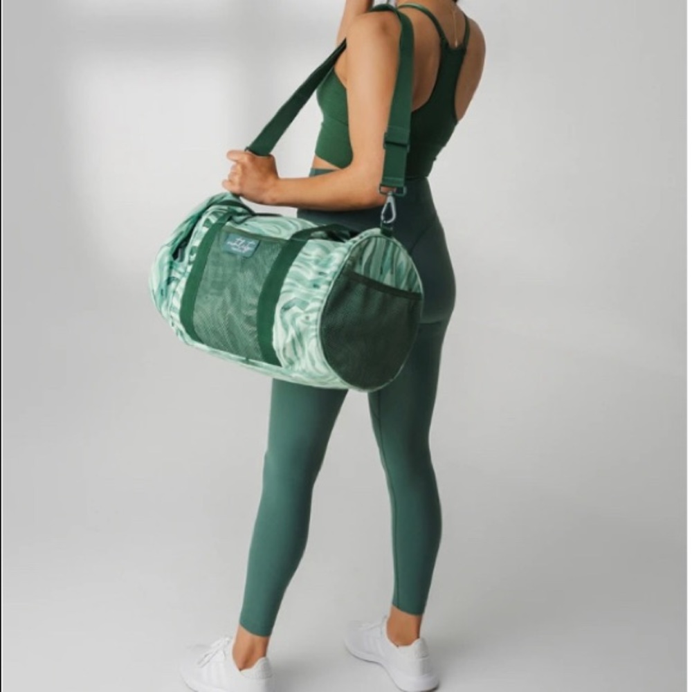 BALANCE ATHLETICA UPTOWN ROUND DUFFLE BAG